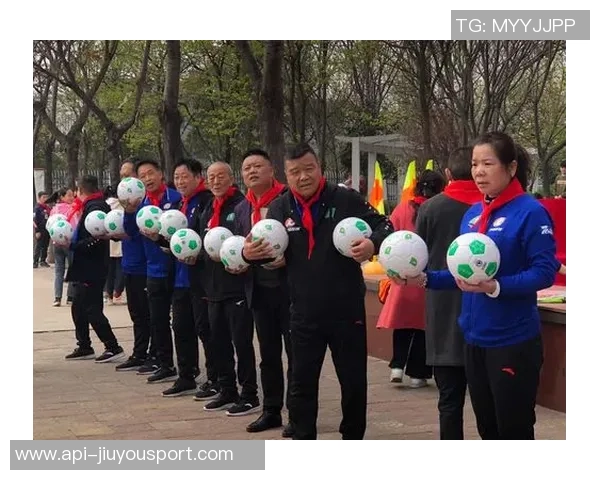 英国足球慈善赛助力公益事业汇聚明星球员展现体育精神与爱心 英国足球慈善赛助力公益事业汇聚明星球员展现体育精神与爱心